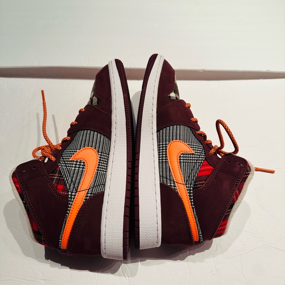 Nike Air JORDAN 1 MID SE GS 'PLAID' Youth Size 4.5 - Picture 3 of 10